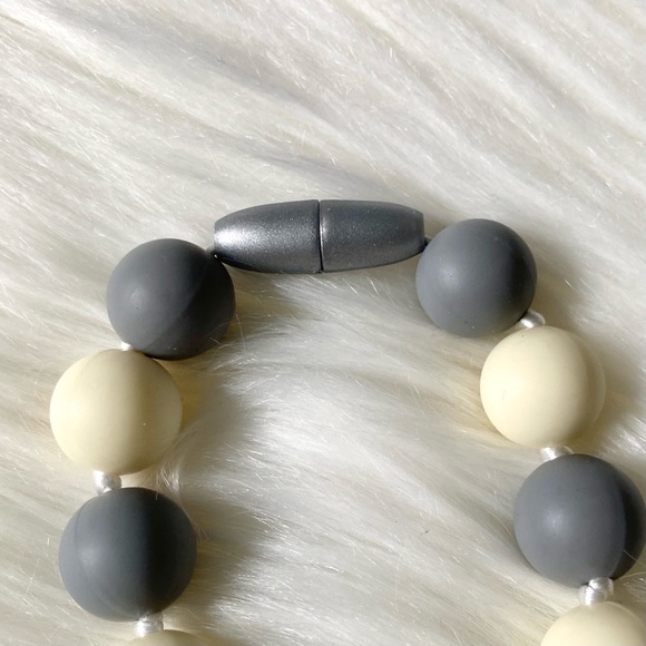 (💛2/$30) New Silicone Teething Necklace for baby & Mom - Picture 3 of 3